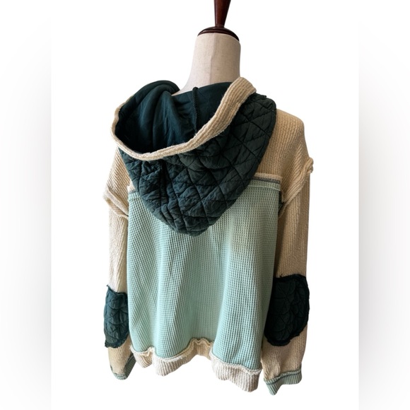 Green and Cream Quilted Hooded Jacket L Pol - Picture 2 of 5